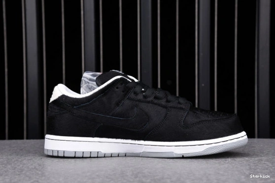 Toy (2020) Low Dunk Nike Medicom CZ5127-001 SB 0824